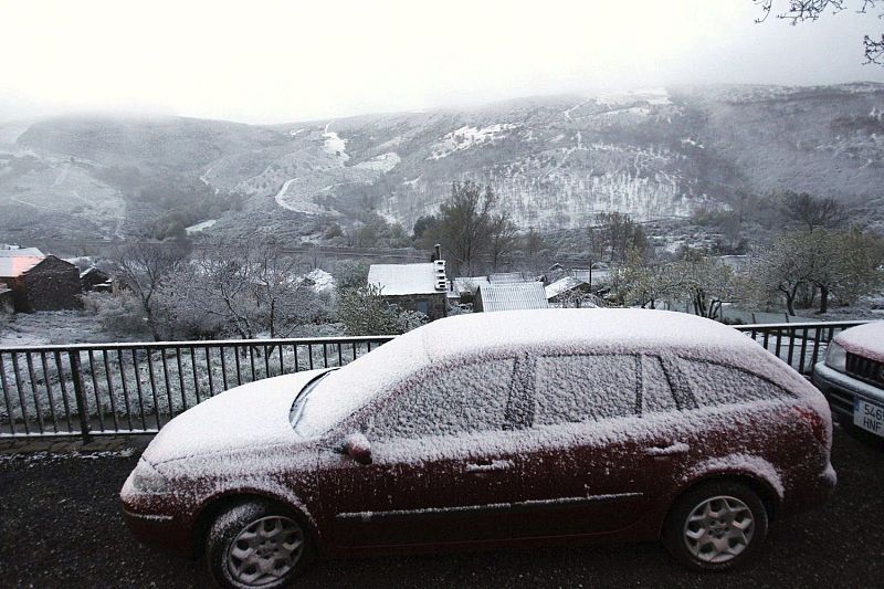Alerta en trece comunidades por nieve, tormentas y fuertes rachas de viento