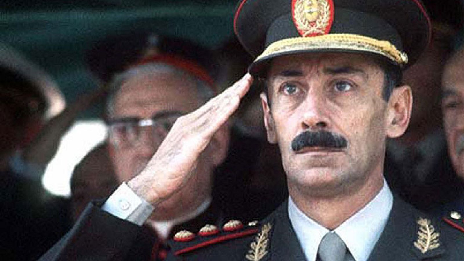 El exdictador argentino Jorge Rafael Videla, condenado a prisión perpetua por delitos de lesa humanidad cometidos en el último régimen de facto (1976-1983), falleció hoy en Buenos Aires, a los 87 años