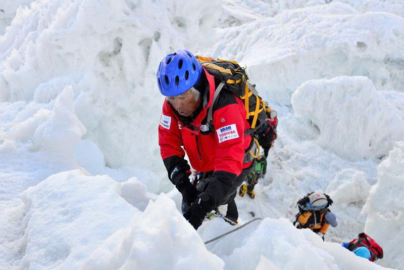 El japonés Yuichiro Miura, récord de longevidad en la conquista del Everest