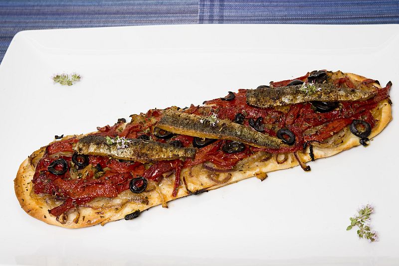 Coca de sardinas con pimientos de Albox