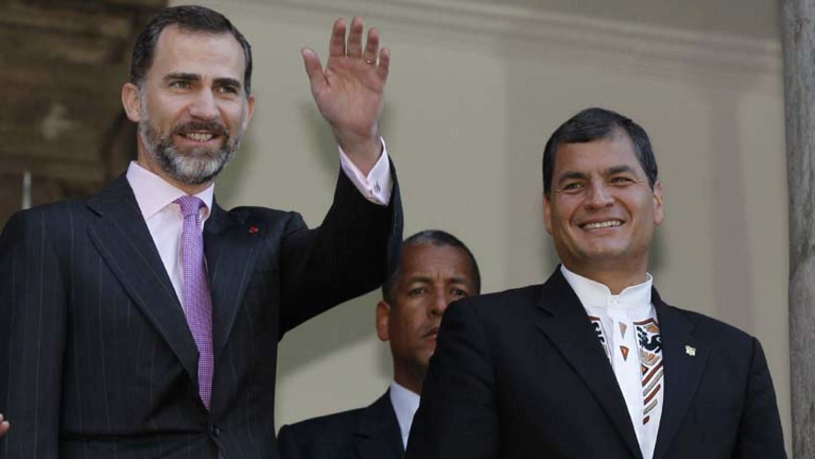 Rafael Correa asume la presidencia de Ecuador por tercera vez