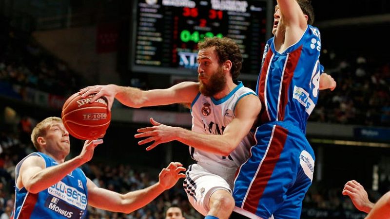 El Real Madrid asesta el primer golpe al Blusens Monbus en el 'play-off' de cuartos