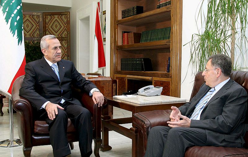 El Parlamento del Líbano nombra a Fuad Siniora primer ministro tras unas largas negociaciones