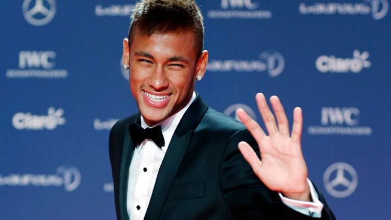 Neymar confirma su fichaje por el FC Barcelona