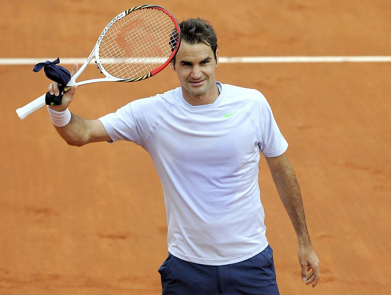 Federer fulmina a Carreño en su debut; Ferrer gana y Serena arrolla