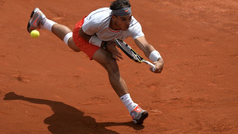Nadal supera de menos a más su debut en Roland Garros