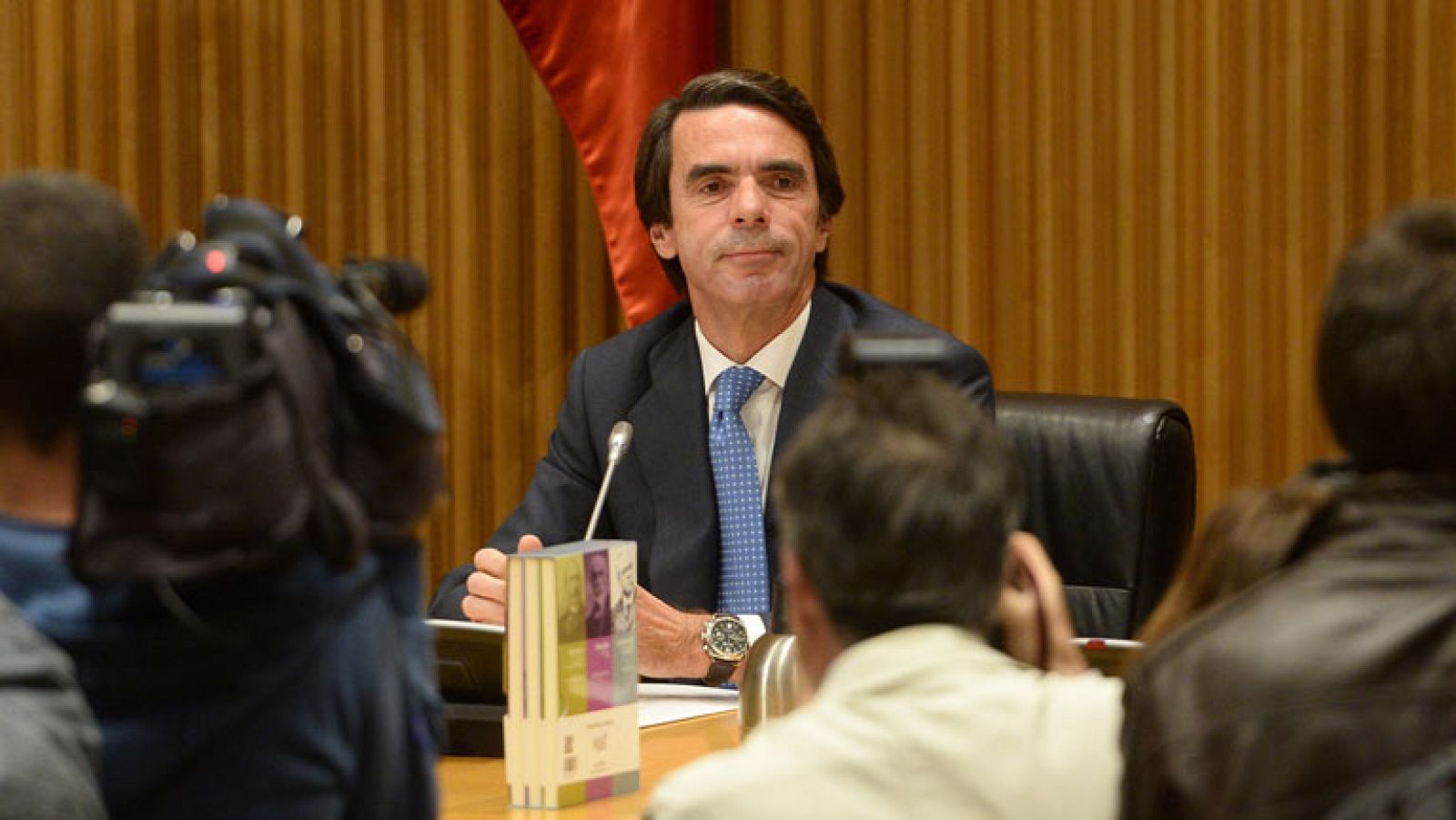 Aznar: "Yo no estoy contra nadie; estoy con los españoles" | Ver