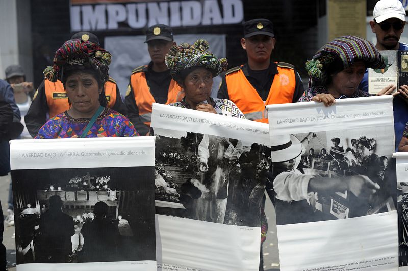 El Tribunal que condenó a Ríos Montt por genocidio renuncia a continuar el juicio