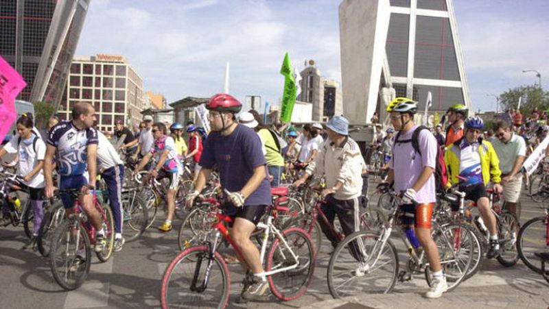 Tráfico ve "incuestionable" el uso obligatorio del casco para ciclistas en ciudad