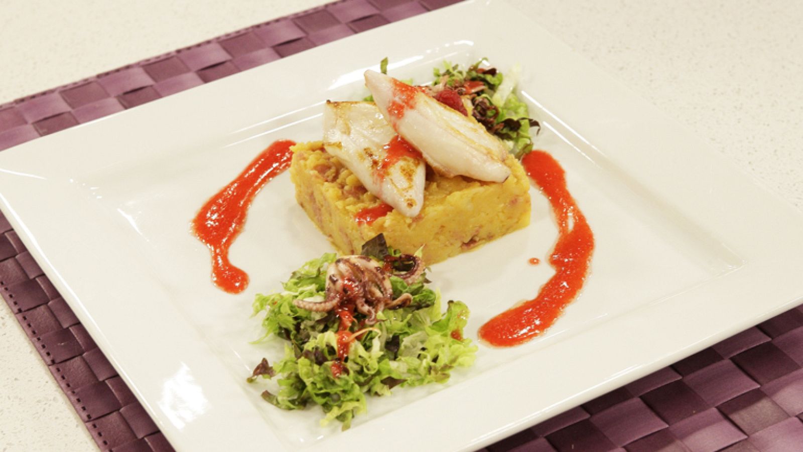 Saber Cocinar - Chipirones sobre patatas al pimentón