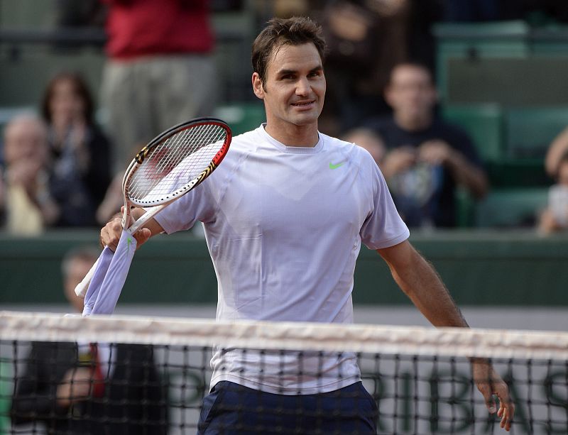 Federer y Tsonga avanzan sin problemas a tercera ronda de Roland Garros