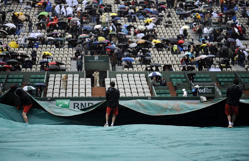 Djokovic pisa fuerte y escapa de la lluvia que deja sin jugar a Nadal y Verdasco