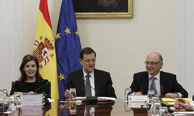 Rajoy anuncia  "medidas concretas" para hacer una Administración más "moderna y eficiente"