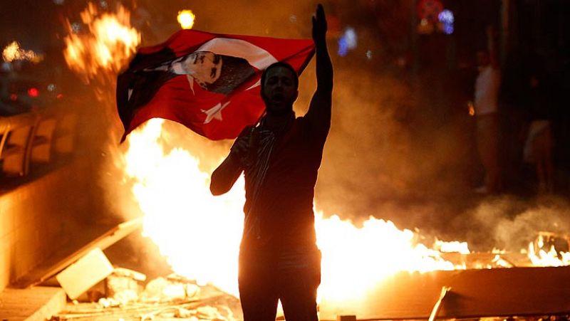 El pulso entre los manifestantes y Erdogan se extiende por Turquía y deja 1.700 detenidos