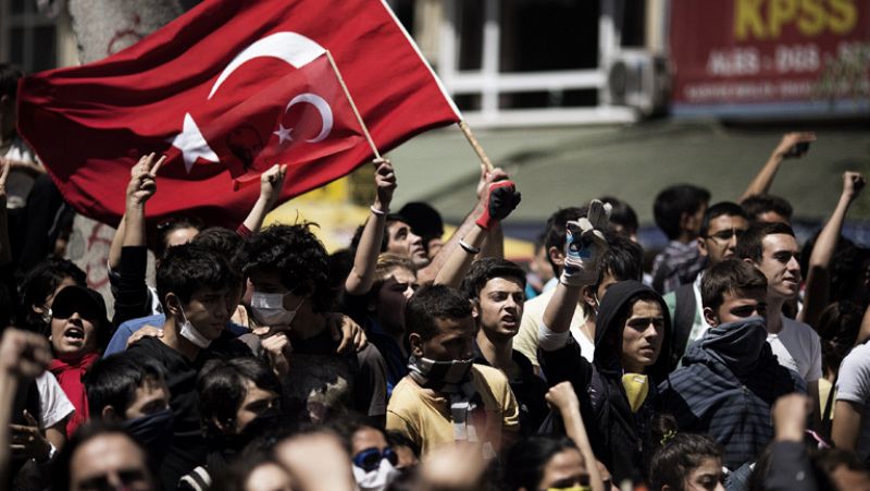 Turquía despierta del sueño islamista y democrático de Erdogan