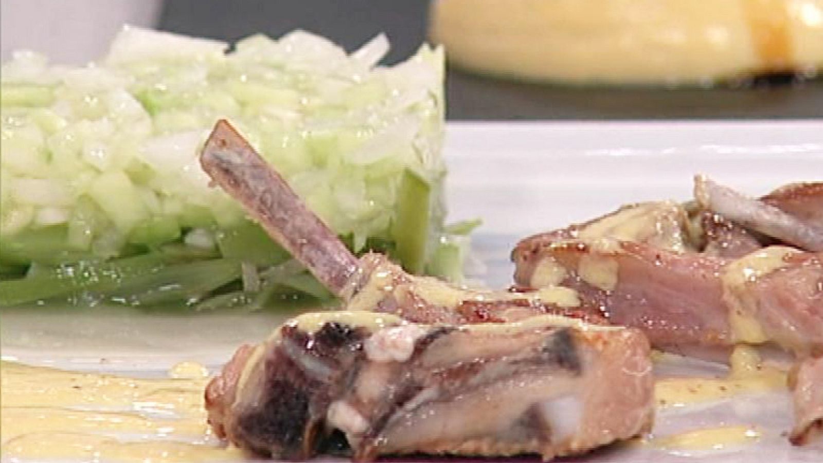 Saber Cocinar - Chuletas de cordero en salsa de melocotón