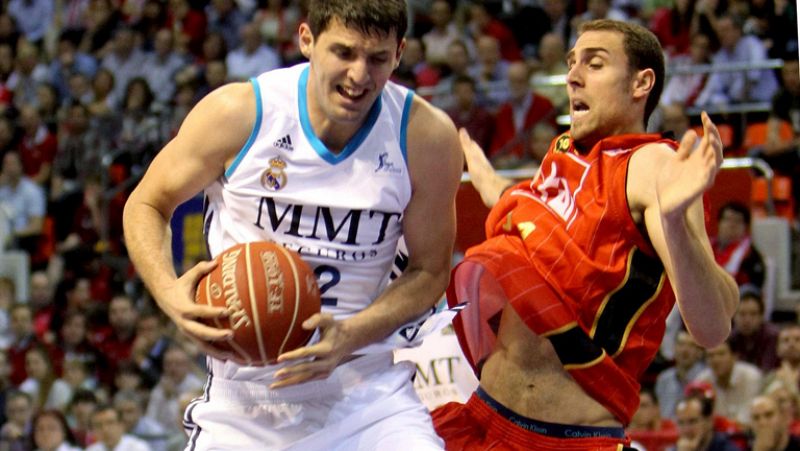 El Real Madrid se convierte en Zaragoza en el primer finalista de la Liga Endesa