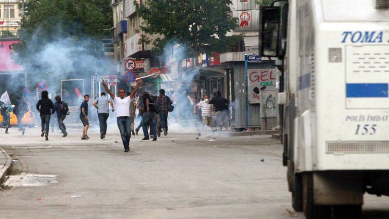 Turquía aguarda el regreso de Erdogan tras una jornada de protestas y marchas sindicales