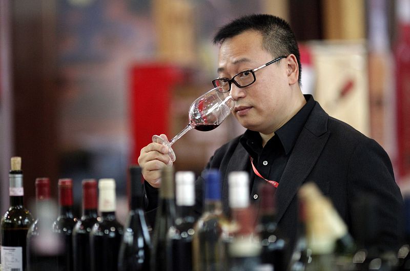 China investigará las importaciones de vino de la UE tras el arancel impuesto a sus paneles solares