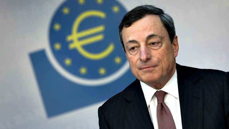 Draghi rebaja la previsión de crecimiento para 2013 y pospone nuevas medidas para facilitar el crédito