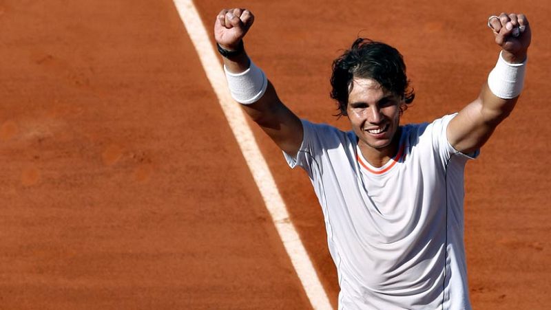 Nadal sufre para ganar a Djokovic y jugará su octava final de Roland Garros