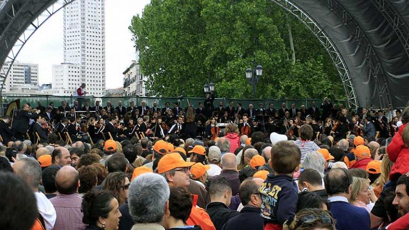 Sinfónica protesta de la Orquesta de RTVE en la Plaza de Oriente de Madrid