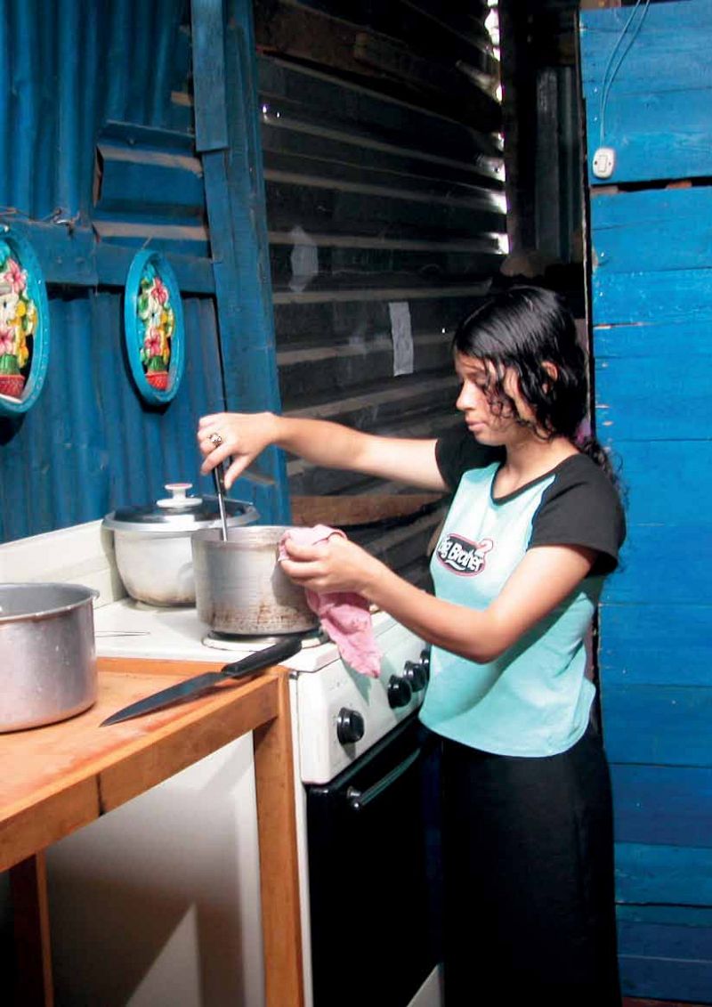 La OIT denuncia que más de 11,3 millones de niñas de 5 a 17 años son trabajadoras domésticas