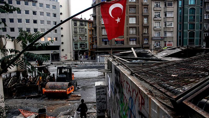 Taksim amanece sin manifestantes tras una noche de enfrentamientos