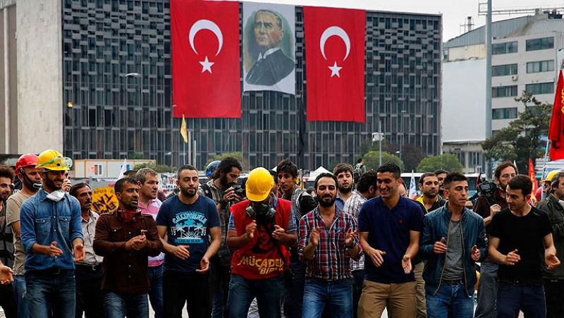 Los activistas turcos no se fían de la oferta de Erdogan de un referéndum sobre el parque Gezi