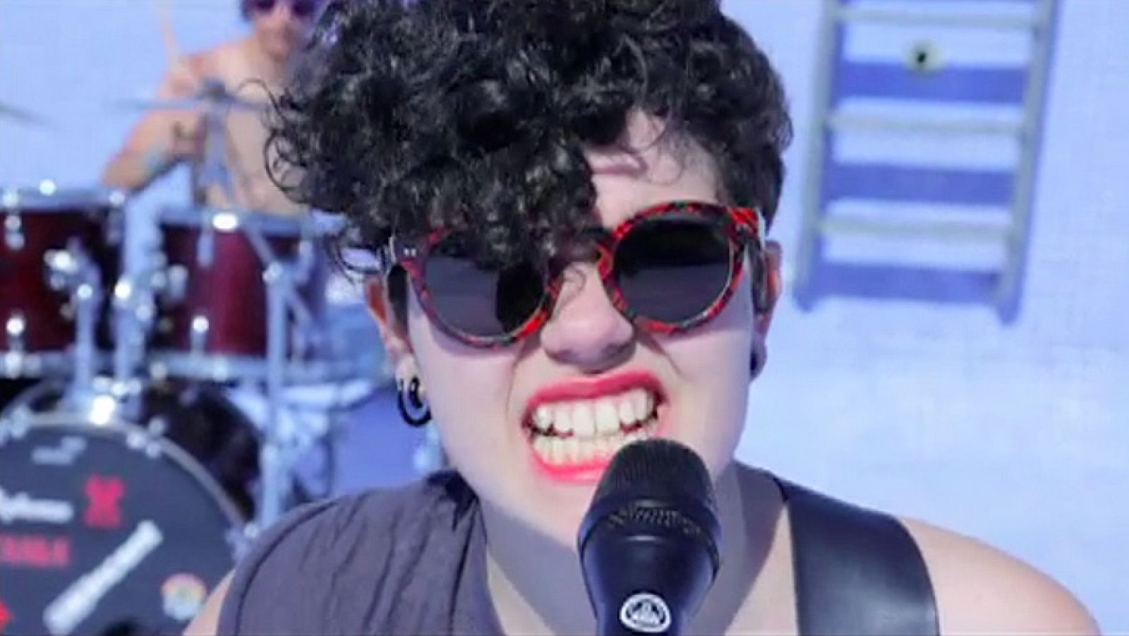 La reMovida - Pool Lizards - "Caos" (swimming-pool clip)