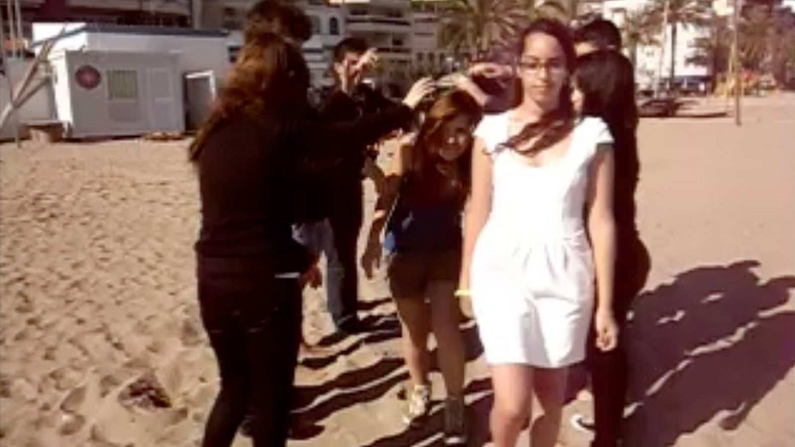 La reMovida - Laila y Claudia - "The world can shine"