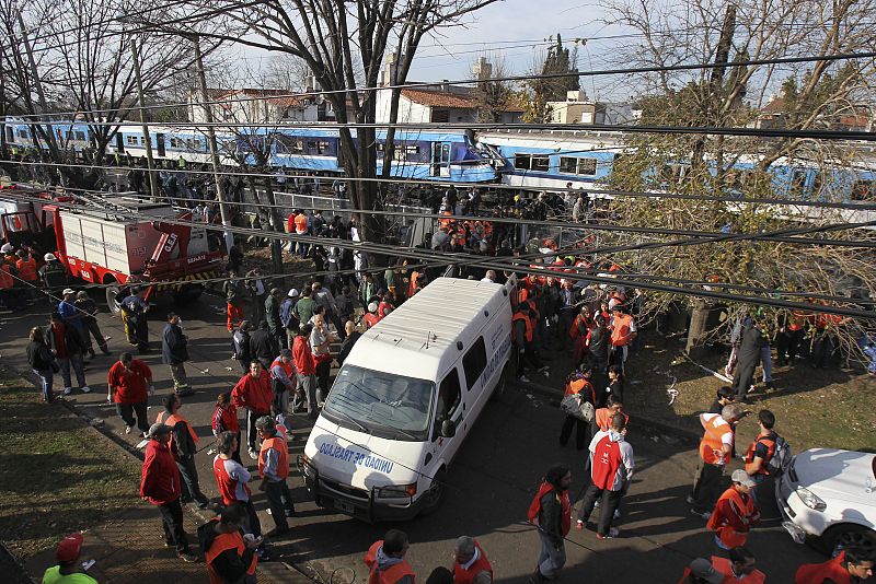 Al menos tres muertos y trescientos heridos por un choque de trenes en Argentina