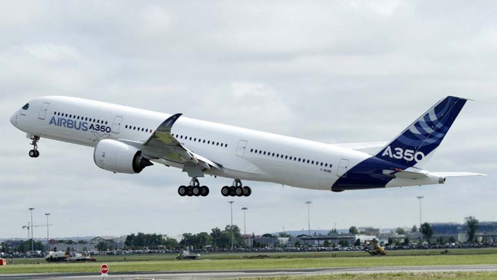 El Airbus A350 realiza su primer vuelo de pruebas
