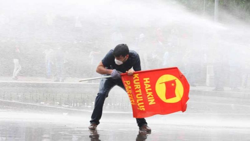Más de 300 detenidos en las protestas en Taksim contra el gobierno de Erdogan