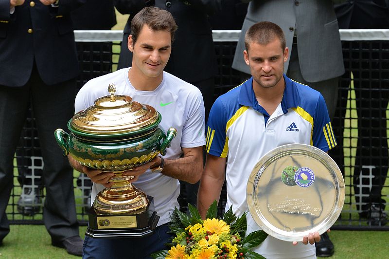 Federer logra en la hierba de Halle su primer título del año