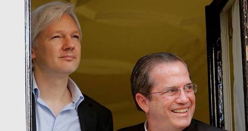 Reino Unido y Ecuador crearán una comisión para resolver el caso de Julian Assange