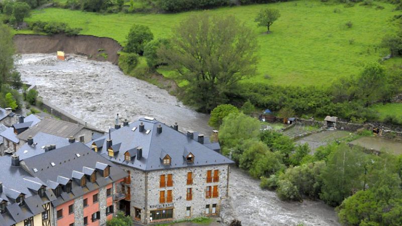 Unos 700 evacuados por las inundaciones y el deshielo en Lleida y en Huesca