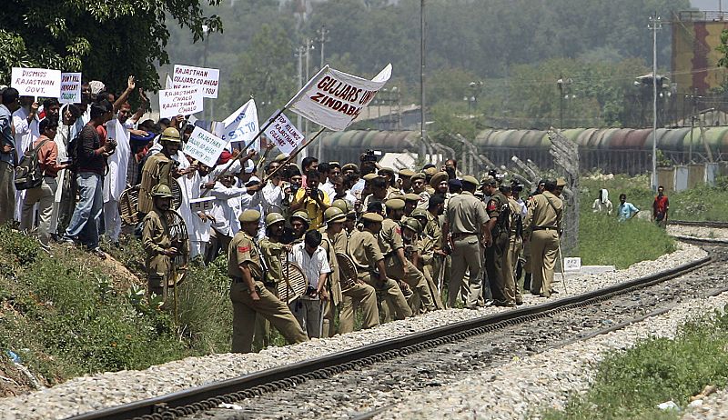 Miles de indios provocan disturbios porque quieren descender en el sistema de castas