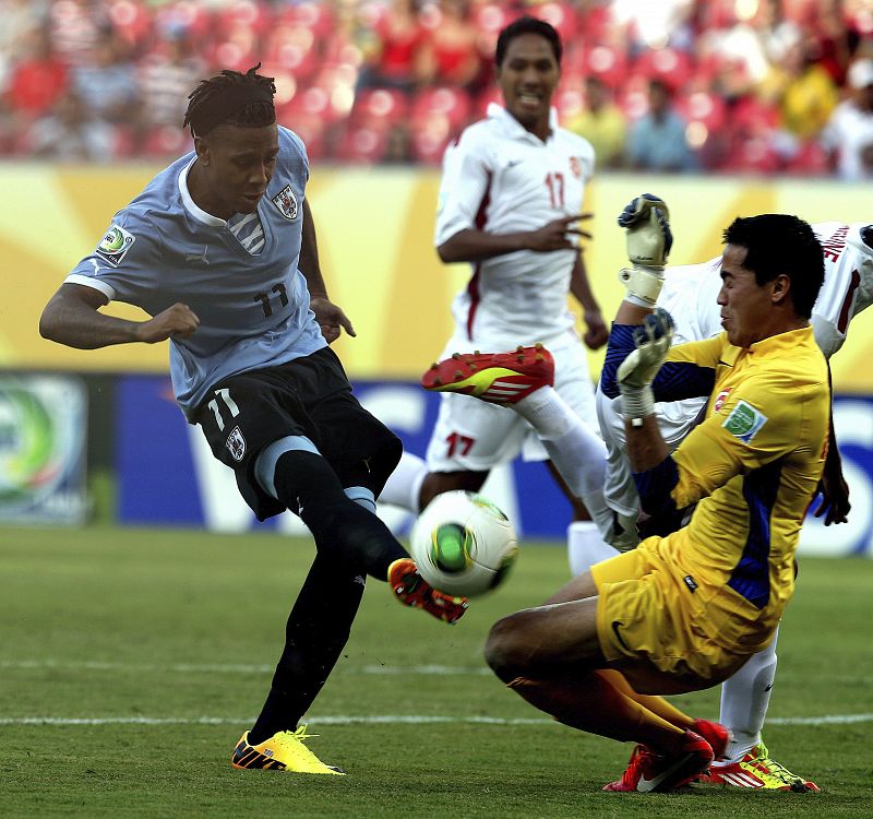 Uruguay, con suplentes, golea 8-0 a Tahití y se verá las caras con Brasil