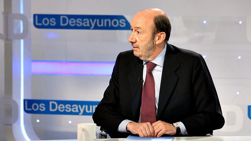 Rubalcaba ve un "disparate" la propuesta sobre becas de Wert, que es "probable" que lleven al TC