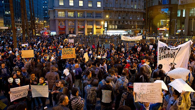 Los sindicatos de Brasil convocan nuevas protestas mientras analizan la propuesta de Rousseff
