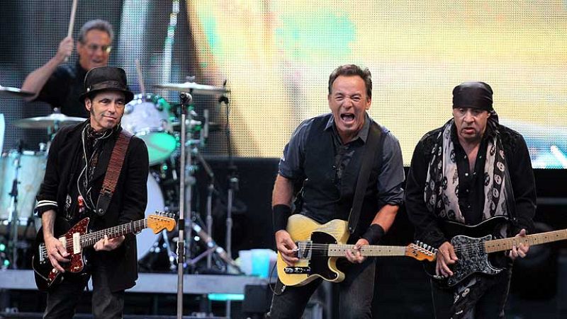 Bruce Springsteen hace vibrar a Gijón