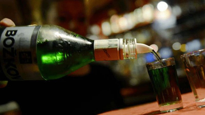 El Gobierno sube alcohol y tabaco, grava el aire acondicionado y limita deducciones de empresas