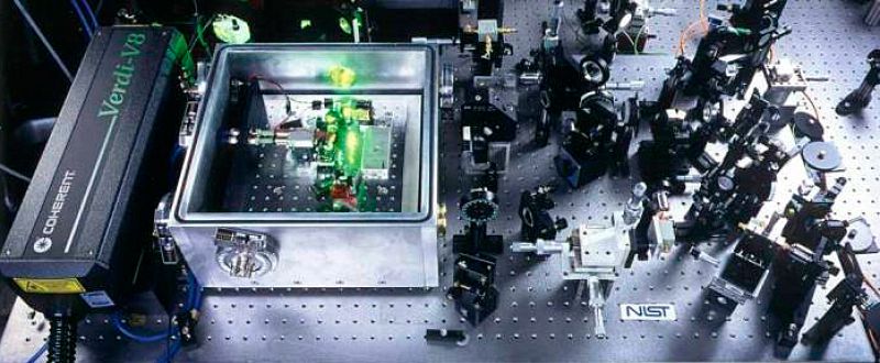 Relojería atómica de alta precisión