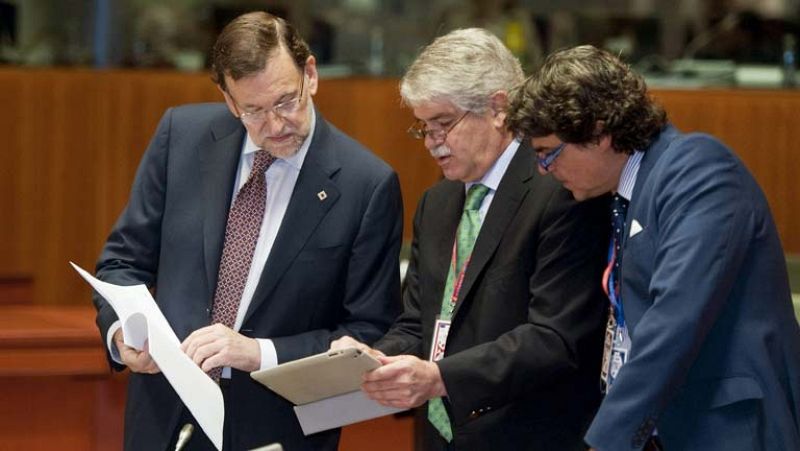 Rajoy sopesa rebajar las cotizaciones sociales a los contratos juveniles con los fondos europeos