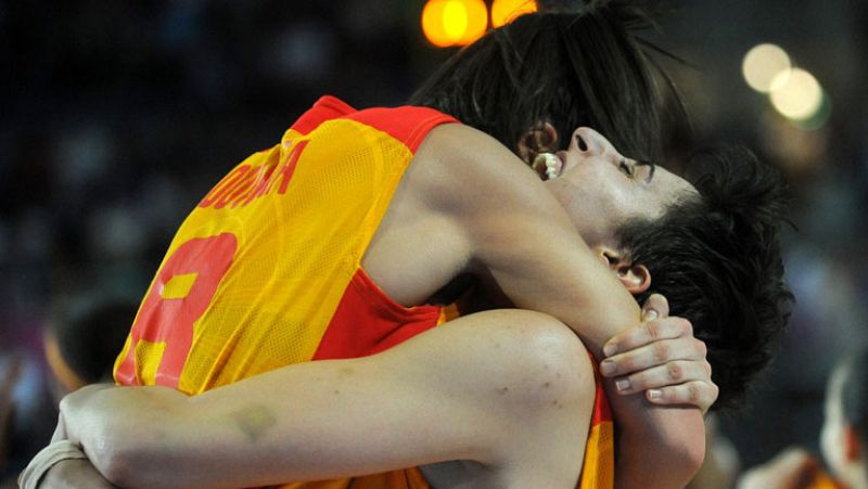 España da una lección de baloncesto a Serbia y asegura la plata en el Europeo