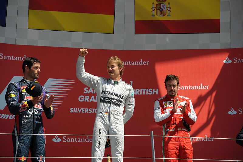 Rosberg se impone en la carrera de los reventones y Fernando Alonso sube al podio
