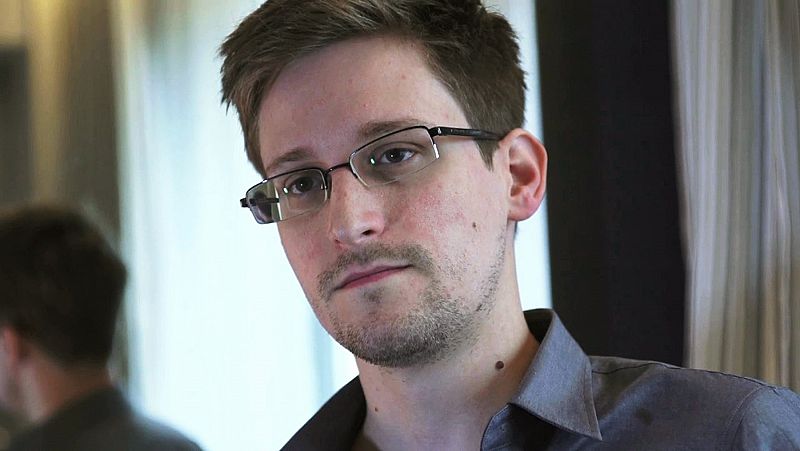 Snowden: "Soy libre y capaz de publicar información que sirva al interés público"