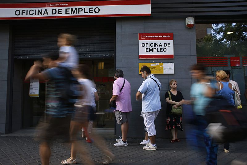 El gasto en prestaciones por desempleo fue de 2.498 millones en mayo; la cobertura bajó al 61,5%