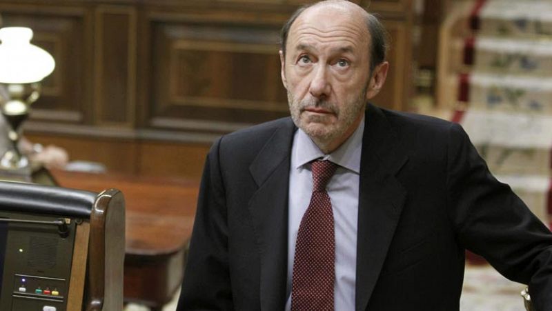 Rubalcaba critica que Rajoy dificulte el acceso a la Universidad con el 56% de paro juvenil